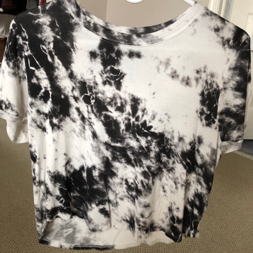 B&W tie-dyed semi-crop top